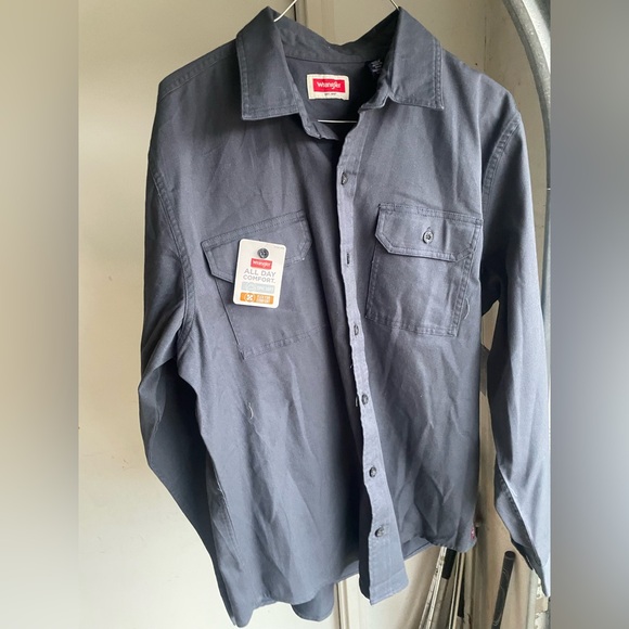 Wrangler Other - Wrangler Men's Charcoal Button Down Shirt